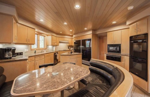Evergreen Estates House | Big Bear Breakaway, 5 bedroooms, hot tub,bsktball