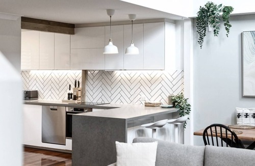 Biggera Waters Villa | Biggera Breeze Retreat