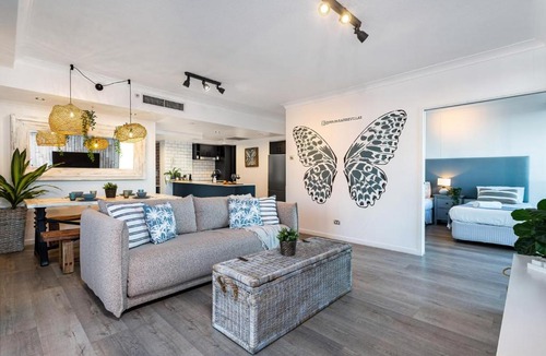 Surfers Paradise Apartment | "Boutique Sky Villa" by Inn Paradise