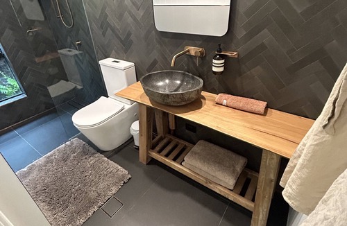 Burleigh Heads Cabin | Brand New! Burleigh Heads Luxury Retreat
