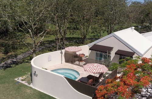 Mermaid Waters Apartment | Brand new guesthouse private mineral pool Mermaid Waters