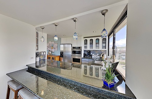 McCully - Moiliili Condo | Breathtaking Hawaiian Monarch 2-Bedroom Penthouse