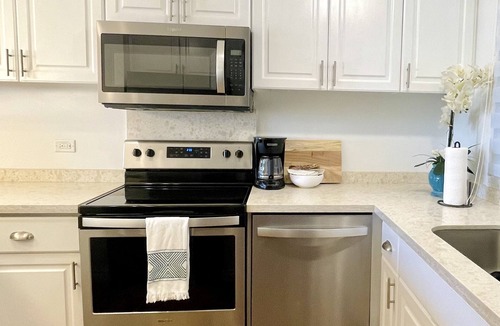 Hawaii Kai Apartment | Breathtaking Ocean Views! Peaceful Retreat/No Resort Fees.