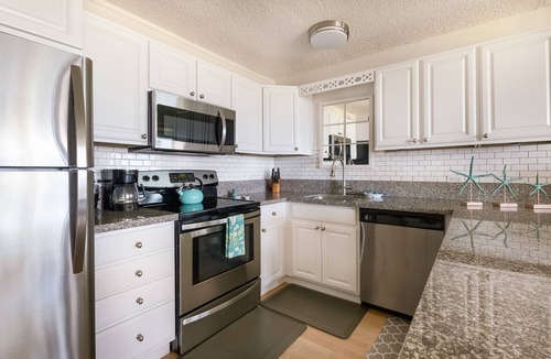 Kihei Condo | Breathtaking ocean views! Steps to the beach! Recently remodeled!