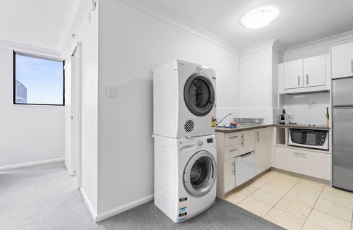 Brisbane Central Business District Apartment | Bright Inner-City Stay Near Roma Street
