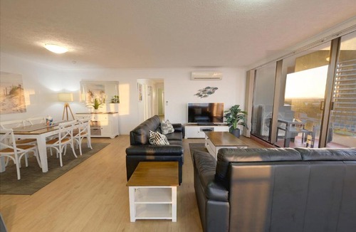 Runaway Bay Apartment | Broadwater Shores Waterfront Apartments
