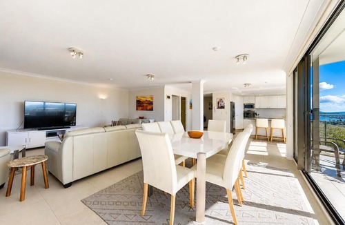 Runaway Bay Apartment | Broadwater Shores Waterfront Apartments