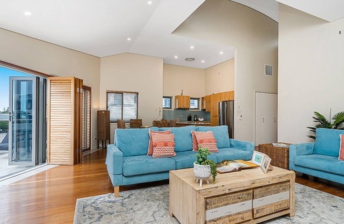 Byron Bay Apartment | Byron Bay Accom - Pipis On The Beach 3 - 2 Fletcher Street