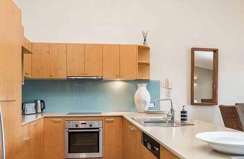 Byron Bay Apartment | Byron Bay Accom - Pipis On The Beach 1 - 2 Fletcher Street