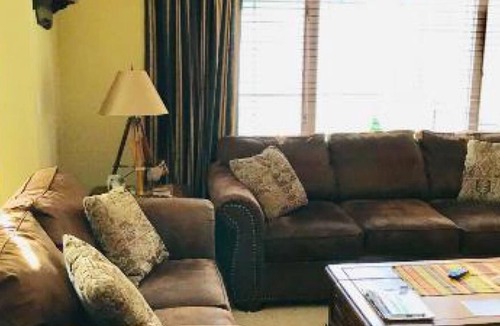Leavenworth Condo | C-3 Condo-Ensuite-Modern-Golf view