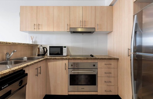 Southport Apartment | Calm Broadwater Family Apartment — Pool, Spa, Parklands | 2BR Southport