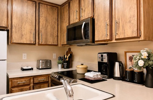 Mammoth Lakes Condo | Canyon Lodge CHAMONIX Condo. Minutes Walk From Lifts.