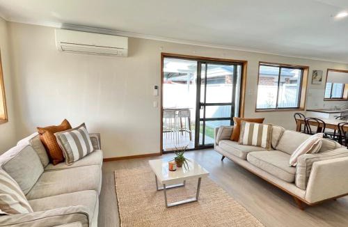 Burleigh Waters House | Casa Al Mare- family and pet friendly, close to everything