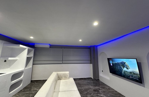 Thessaloniki Apartment | Central Greek Suite with private entrance&yard