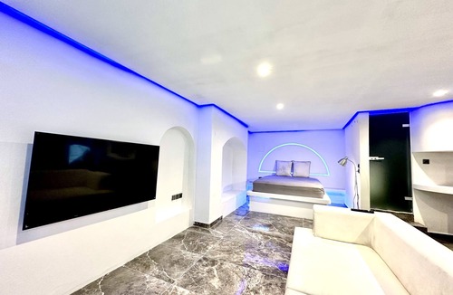 Thessaloniki Apartment | Central Greek Suite with private entrance&yard