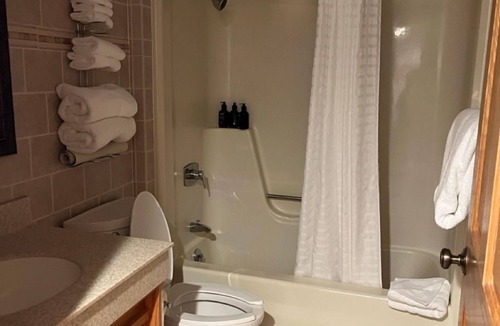 Seven Springs Hotel | Champion Hotel | Queen Family Room + Extra Privacy
