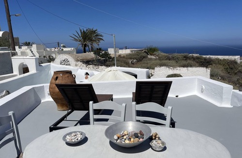 Fira Villa | Charming 2-bed Villa in Thera With Outdoor hot tub