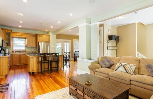 Weinland Park House | Charming 3BR w/Hot Tub + Garden | Near OSU + More