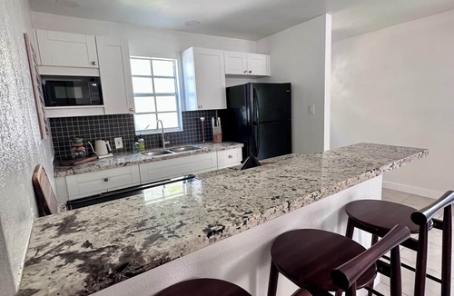 Lake Ridge Cottage | Charming backyard cottage in Ft Lauderdale w/backyard BBQ and fire pit