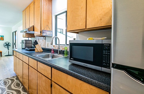 Fern Acres House | Charming Guest House in Mountain View