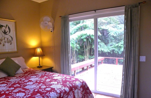 Kailua-Kona Cottage | Charming Kaloko Mountain Cottage with hot tub - private,secluded and cozy!