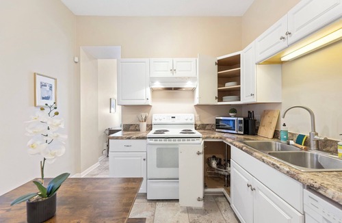 Northeast Kansas City Apartment | Charming KC 2BR 1 BATH Downtown Access In-Unit Laundry
