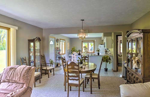 Lewiston Apartment | Charming Lewiston Apt: 10 Miles to Niagara Falls!