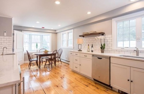 Manchester Apartment | Chic 5BR House | Mountain Views, Golf & Pool