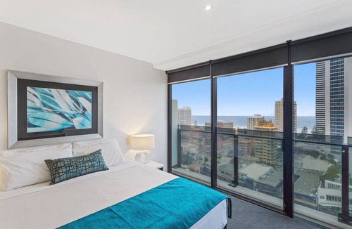 Surfers Paradise Apartment | Circle on Cavill Ocean View