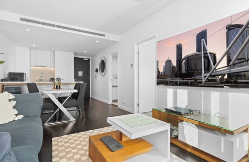 Fortitude Valley Apartment | City Escape with Balcony & Resort-Style Amenities
