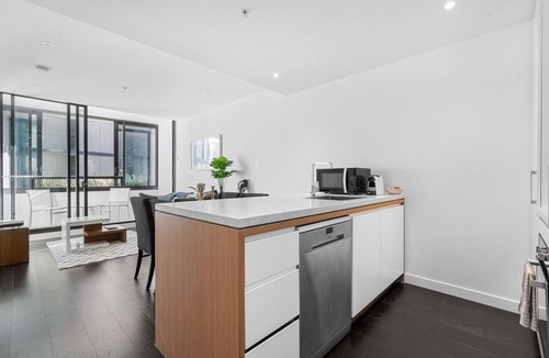 Fortitude Valley Apartment | City Escape with Balcony & Resort-Style Amenities
