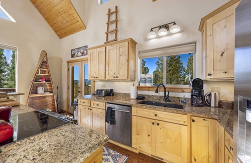 Angel Fire House | Classic Log Cabin w/Hot tub, Great Views, Private Feel, Wrap-Around Decks