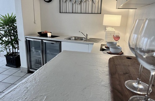 Broadbeach Apartment | Classic Penthouse with Private Sky Terrace. Panoramic Views. 2 free Car Parks