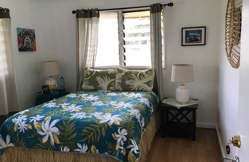 Waialee Bed & Breakfast | Clean single room across the street from the beach. 5 min walk to Historic town