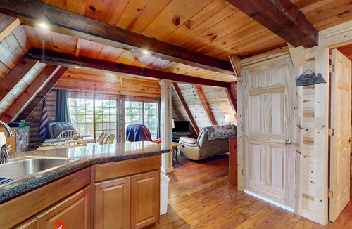Flat Hollow Marina House | Comfy A-frame cabin with deck, gas grill, Internet, close to marina