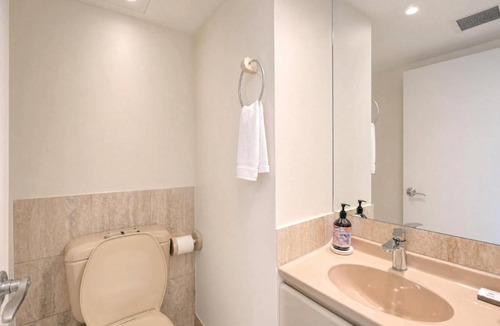 Main Beach Apartment | Contessa Holiday Apartments