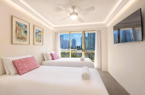Main Beach Apartment | Contessa Holiday Apartments