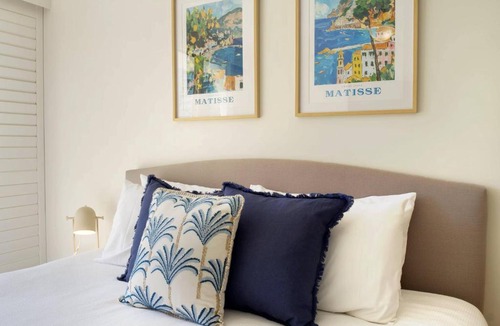 Main Beach Apartment | Contessa Holiday Apartments