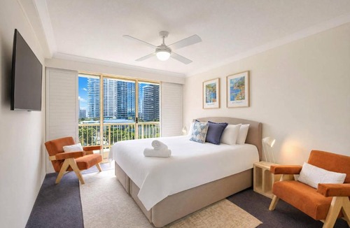 Main Beach Apartment | Contessa Holiday Apartments