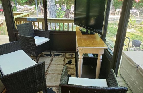 Hunter Ski Chalet | Conveniently Secluded, 1 Mile From Slopes and Festivals