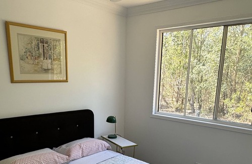 Coombabah Villa | Cosy Villa next to Golf Course