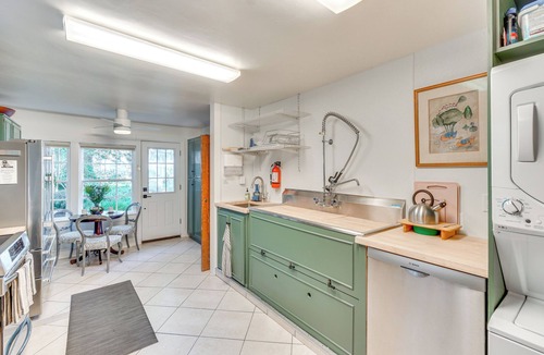 Leesburg's Old and Historic District Cottage | Cottage w/Furnished Patio & Garden: Dtwn Leesburg