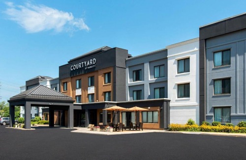 Binghamton Hotel | Courtyard Binghamton