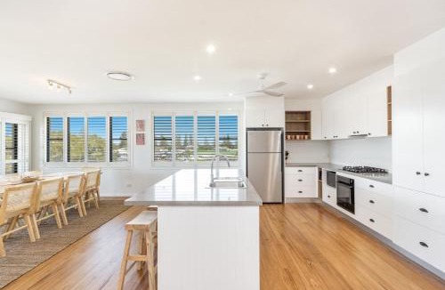 Yamba House | Cowrie House - Spacious Family Haven In The Heart of Yamba - Holiday Yamba