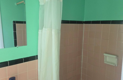 Columbus Hotel | Cozy 1-bedroom hotel in brilliant Columbus with AC #34