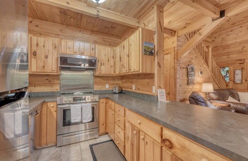 Blairsville Cabin | Cozy 2-bedroom cabin with WiFi, firepit, and more in Blairsville!