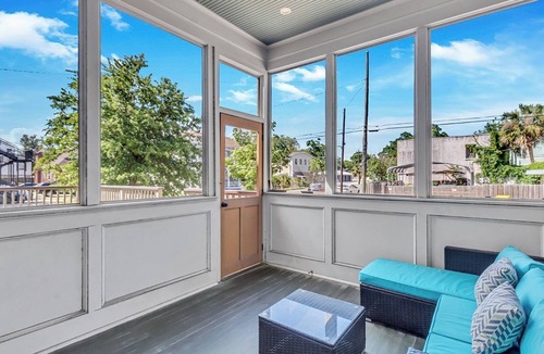 Savannah Victorian District Condo | Cozy and Comfortable, 2 bedroom, screened porch, Walk to Forsyth Park