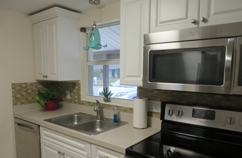 Gulf Gate Estates House | Cozy cottage in Gulf Gate to relax year-round in beautiful Sarasota.