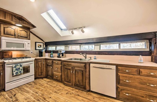 Rohrerstown Apartment | Creek Access & Deck: ‘Runningwater’ Lancaster Gem