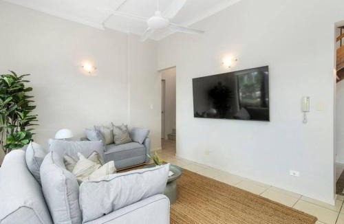 Currumbin House | Currumbin Beachfront Haven